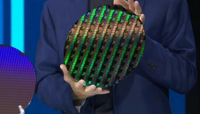 Intel 14A sürecinde işler beklenenden iyi gidiyor: 22nm’den beri görülmeyen performans